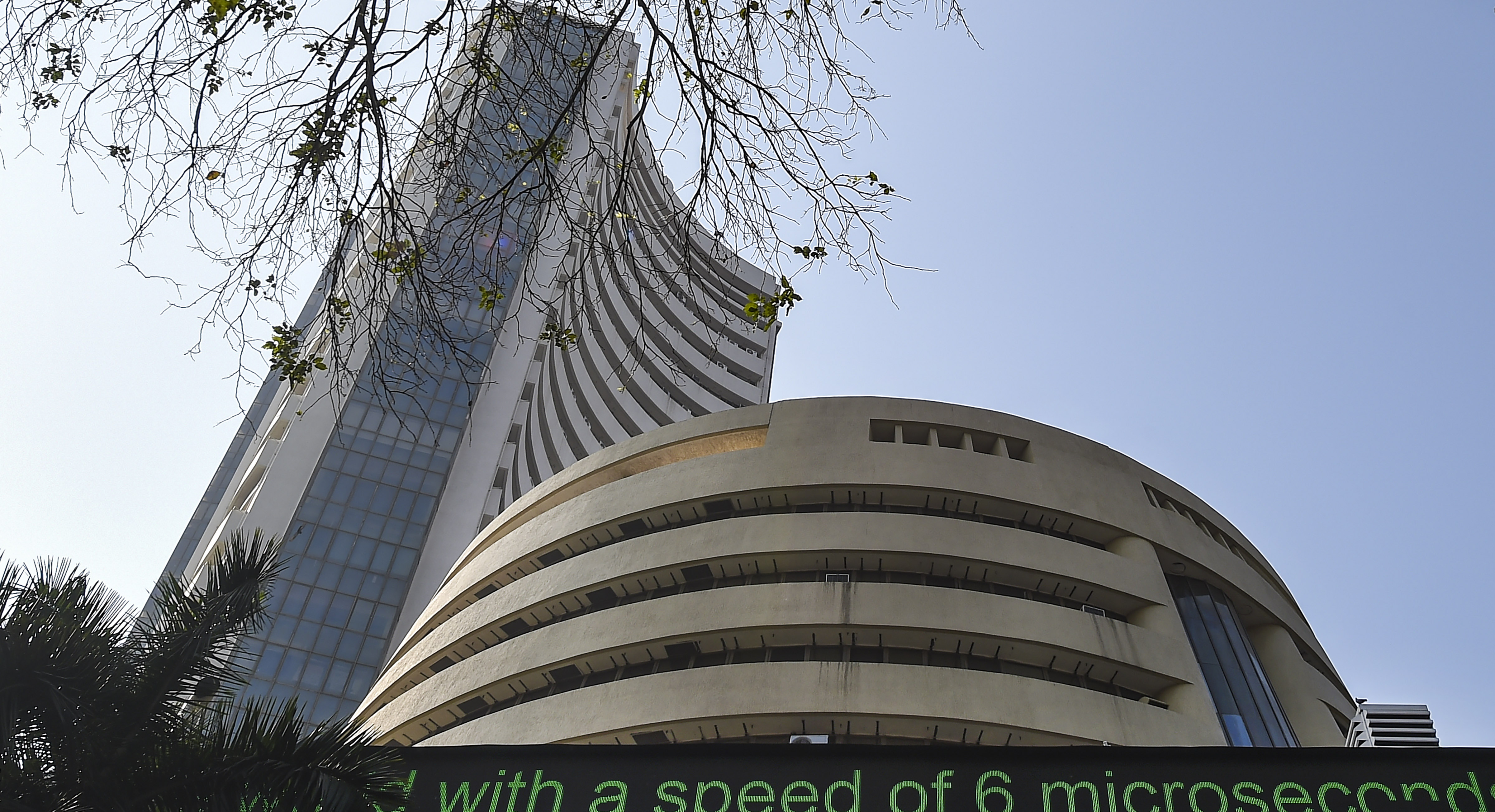 https://salarnews.in/public/uploads/images/newsimages/maannewsimage07032025_163556_SENSEX, STOCK MARKET, BSE BUILDING.jpg